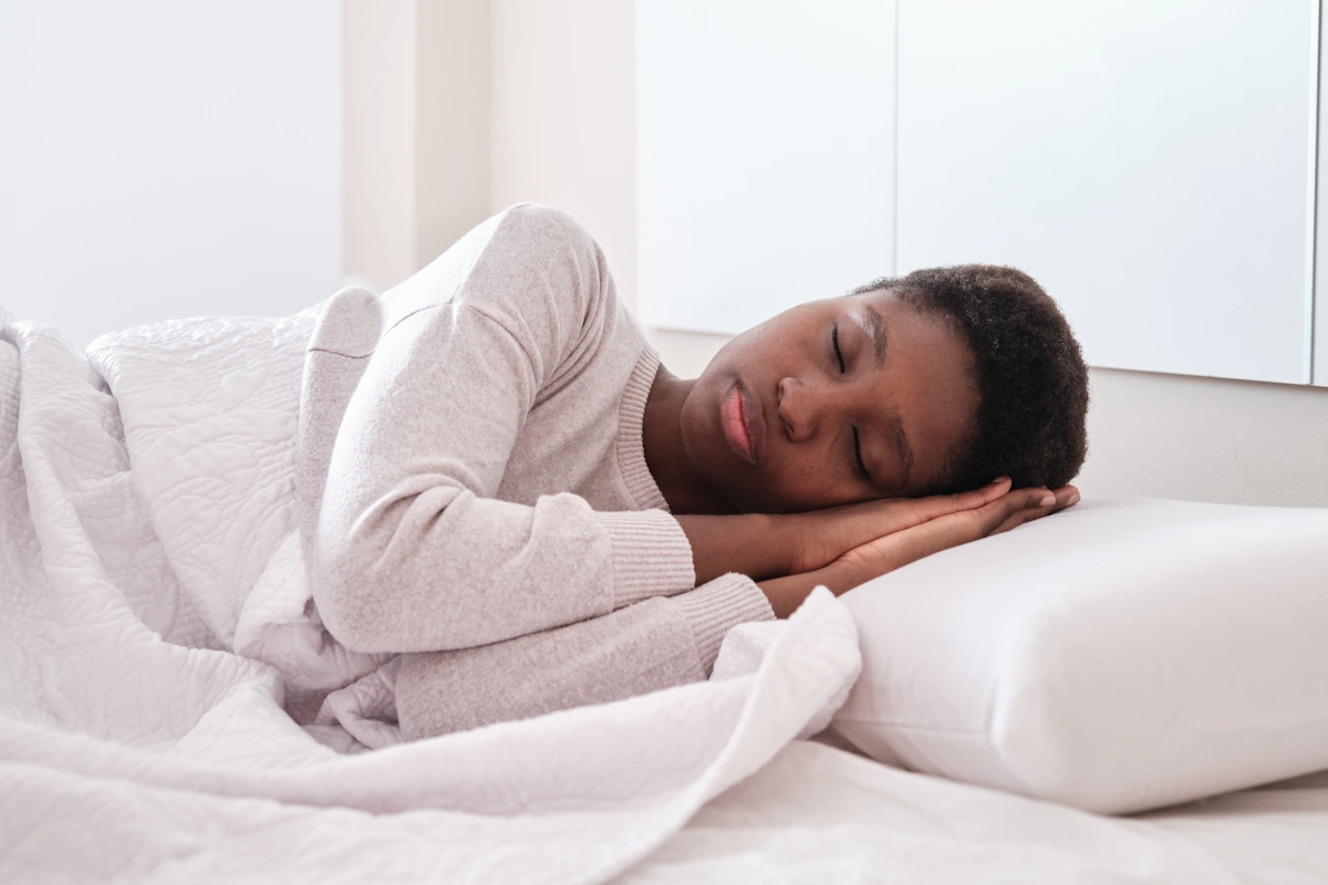 Coiffure pour dormir avec les cheveux court : les techniques