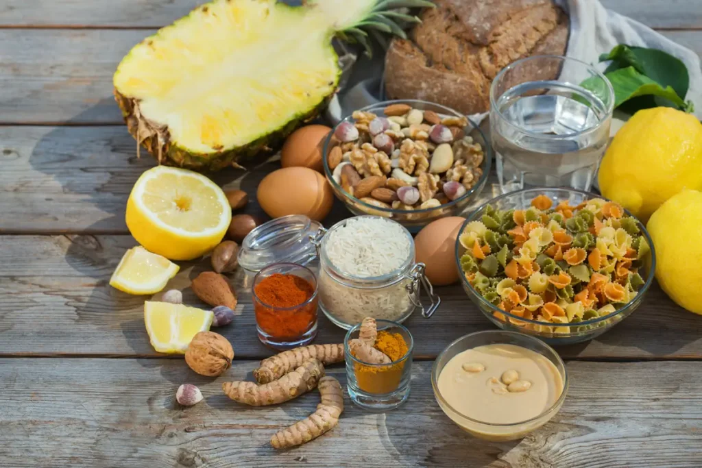 Différents aliments posés sur une surface en bois