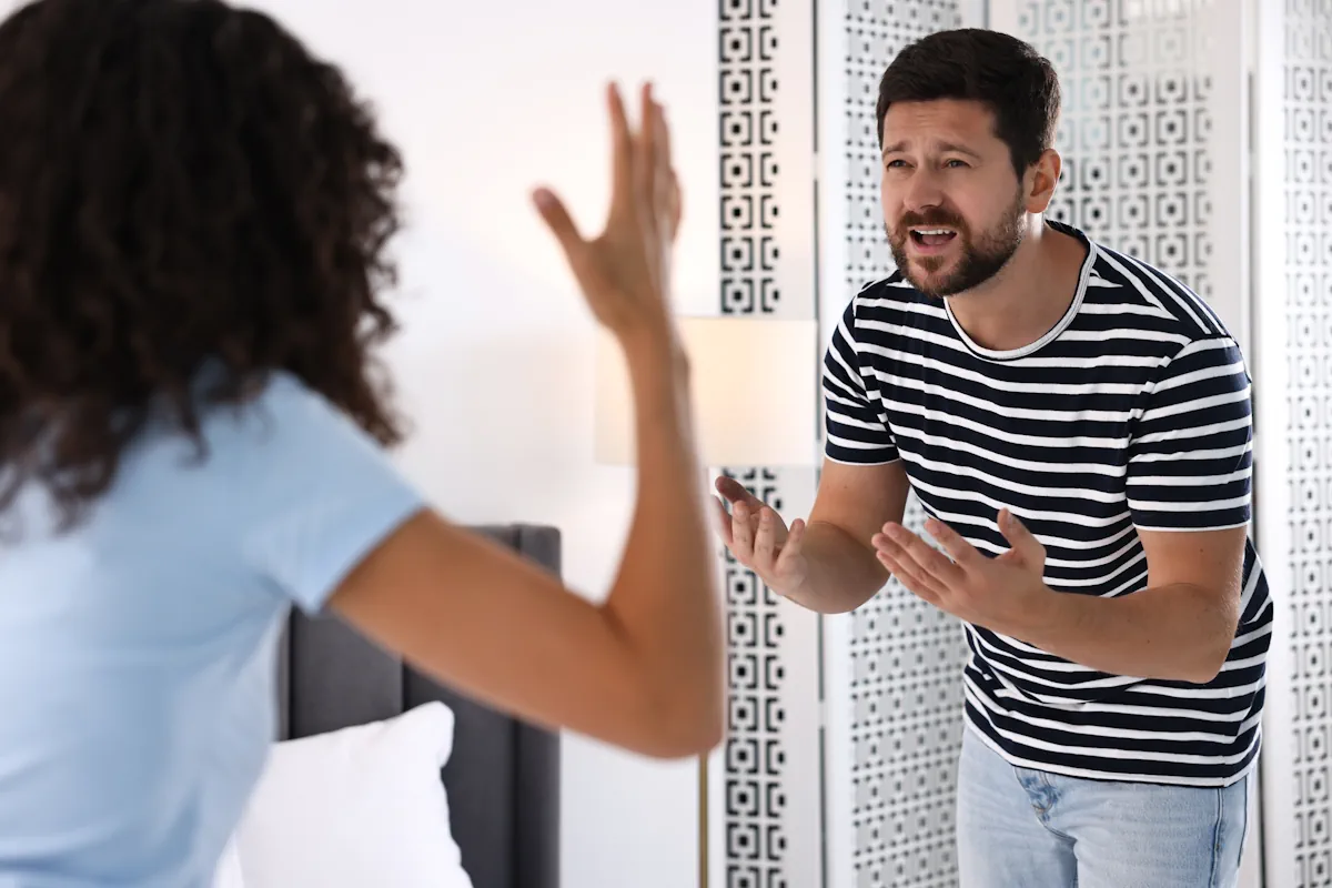 Un couple en pleine dispute