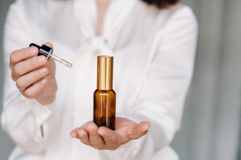 application de sérum anti-âge
