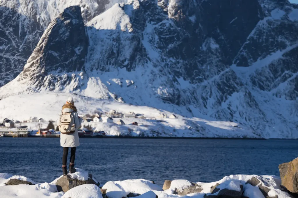 Une personne qui visite Lofoten